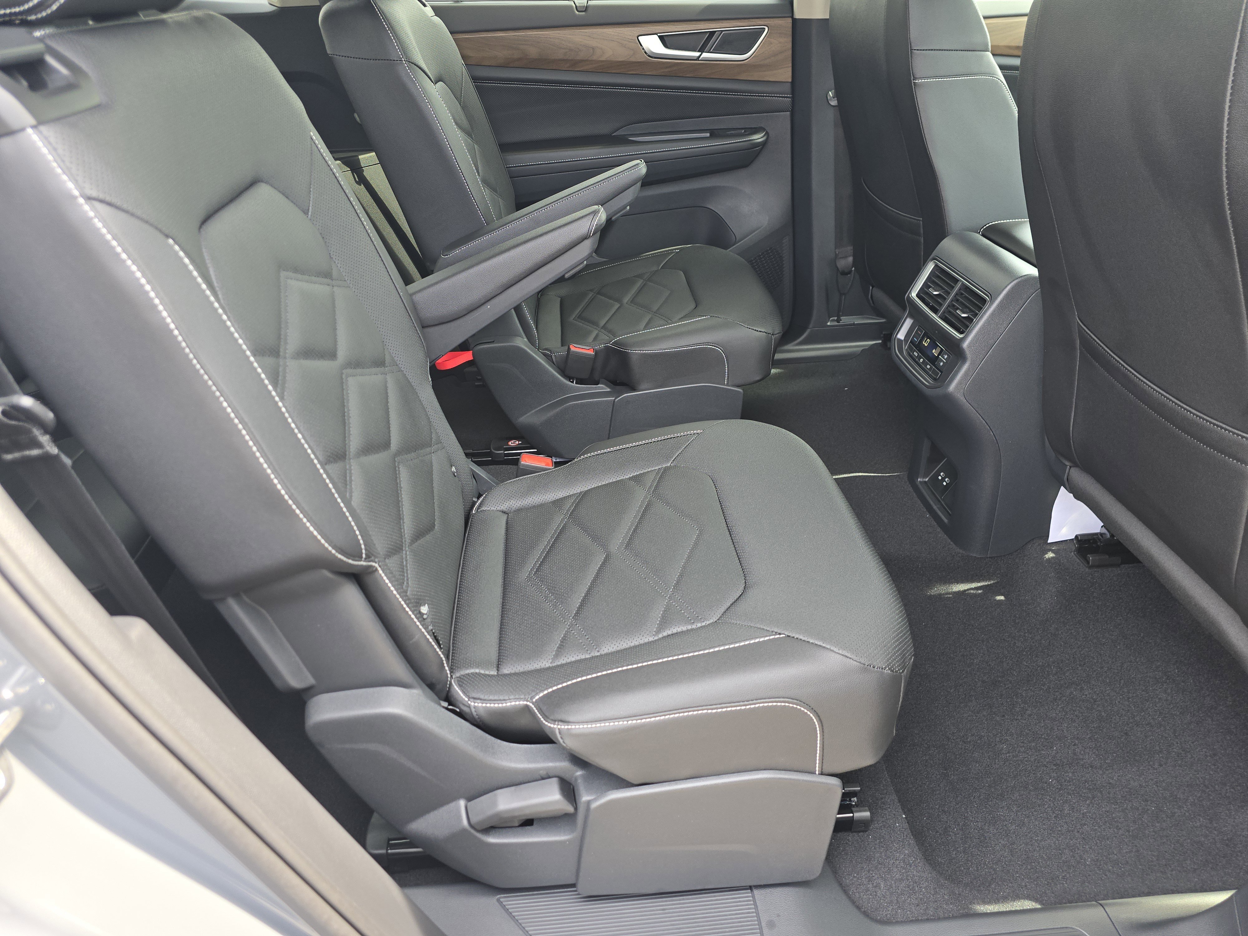 New 2026 Volkswagen Atlas SE image 17