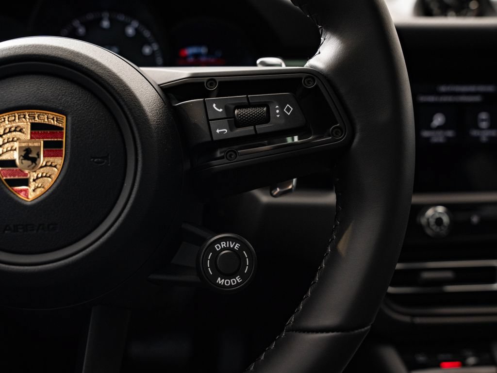 Certified 2026 Porsche Macan GTS AWD/4WD image 31