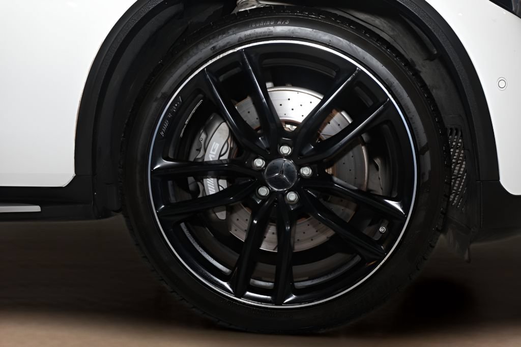 Used 2019 Mercedes-Benz GLC 63 AMG 4MATIC image 33