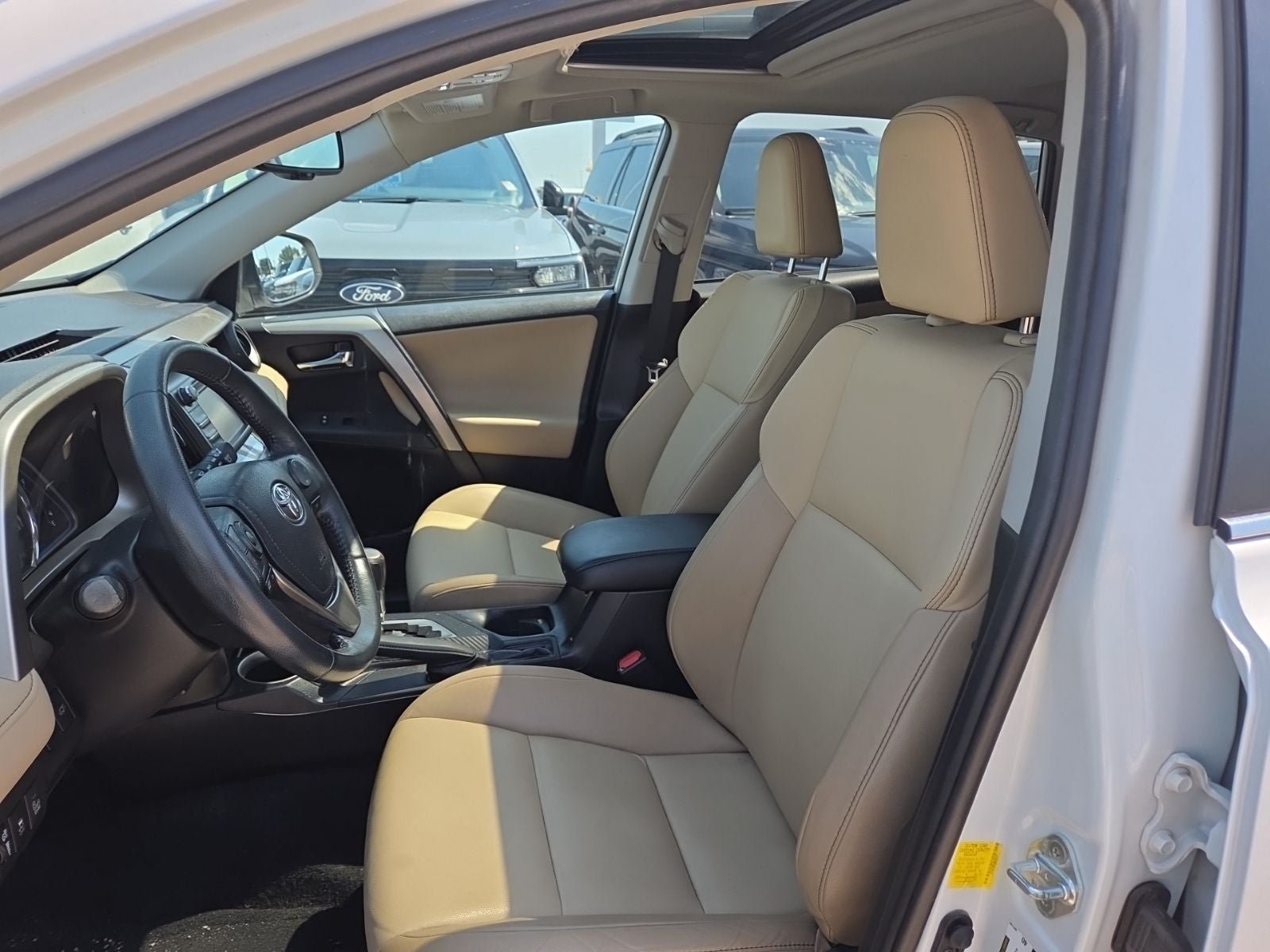Used 2014 Toyota RAV4 Limited w/ Technology Package AWD/4WD image 4