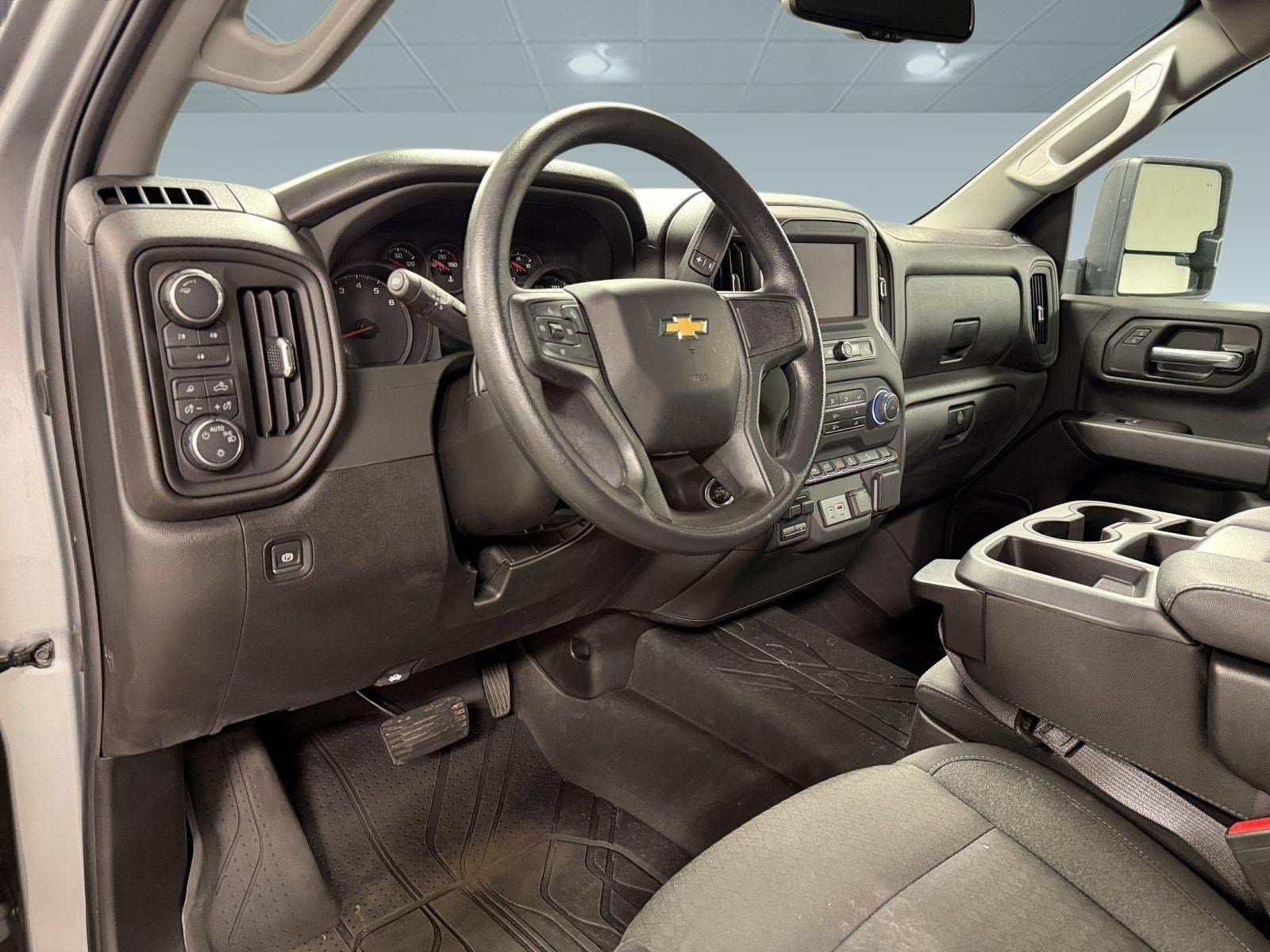 Used 2025 Chevrolet Silverado 2500 Custom w/ Custom Value Package AWD/4WD image 3