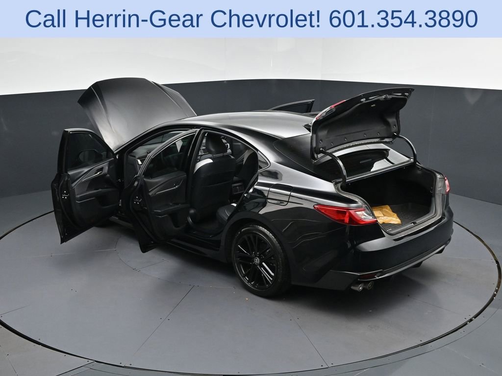 Used 2025 Toyota Camry SE image 2