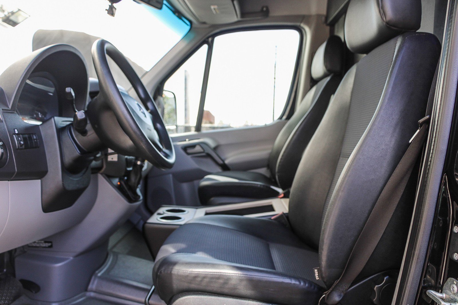 Used 2017 Mercedes-Benz Sprinter 3500 image 31