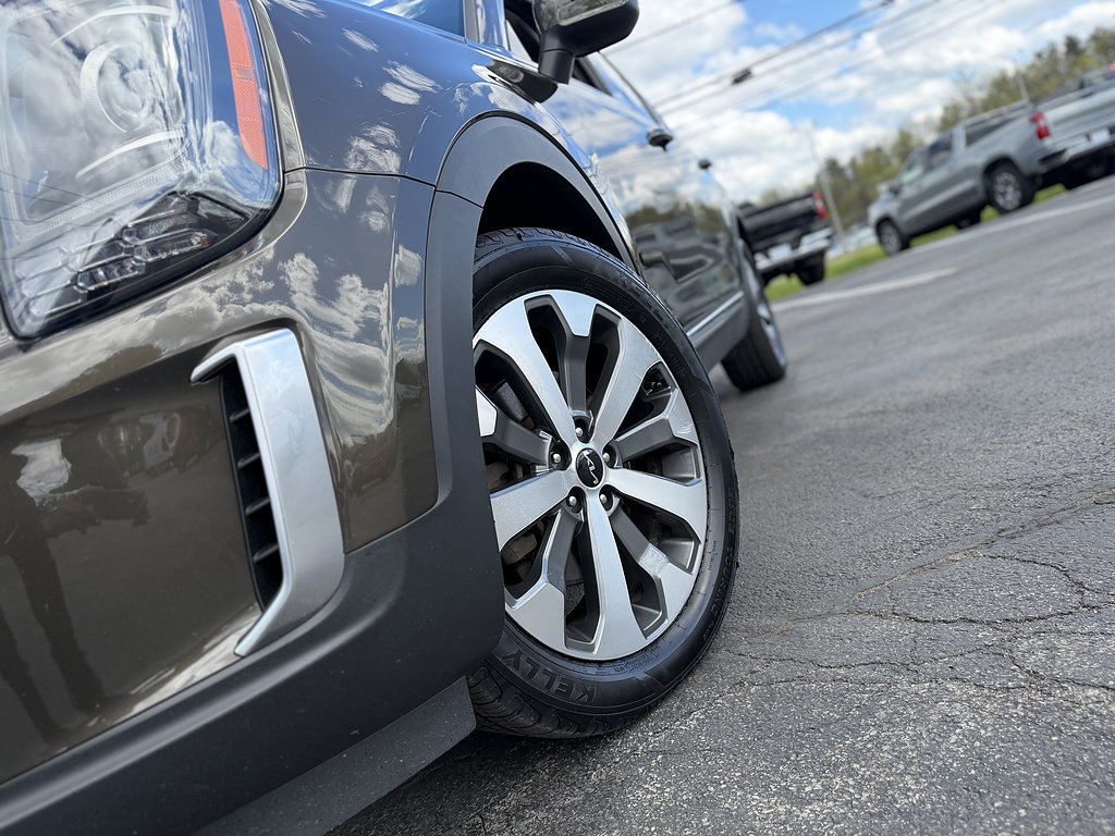 Used 2022 Kia Telluride S AWD/4WD image 2