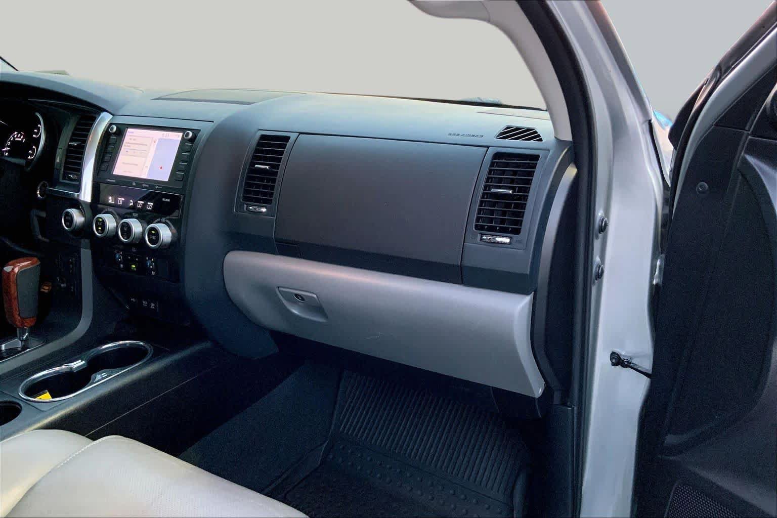 Used 2020 Toyota Sequoia Platinum RWD image 17