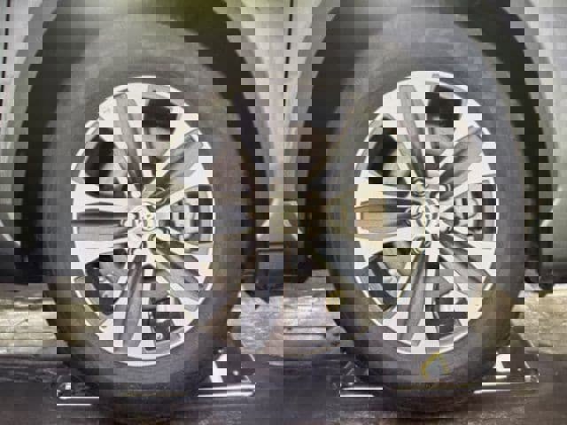 Used 2023 Toyota Highlander XLE FWD image 7