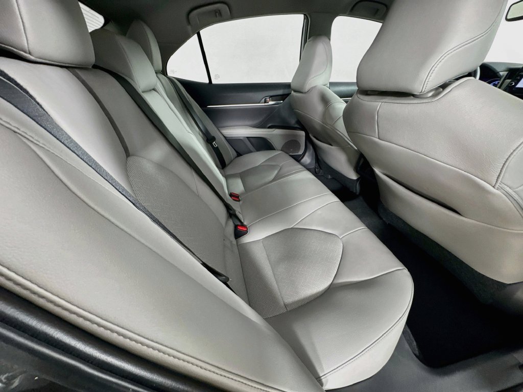Used 2021 Toyota Camry XLE FWD image 32