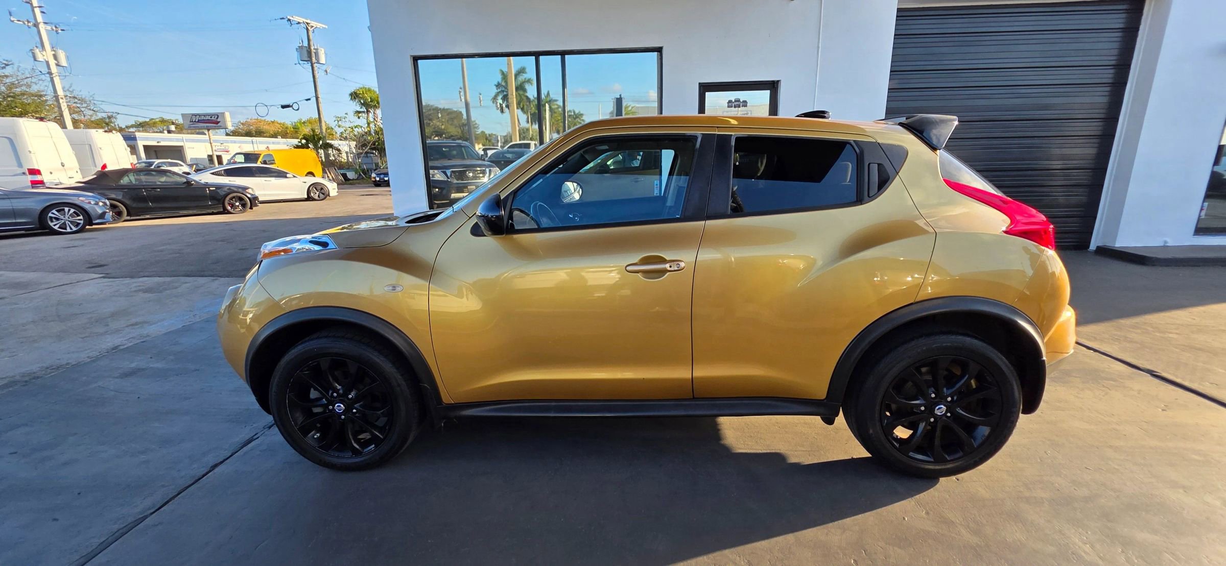 Used 2013 Nissan Juke SV w/ Midnight Edition image 3