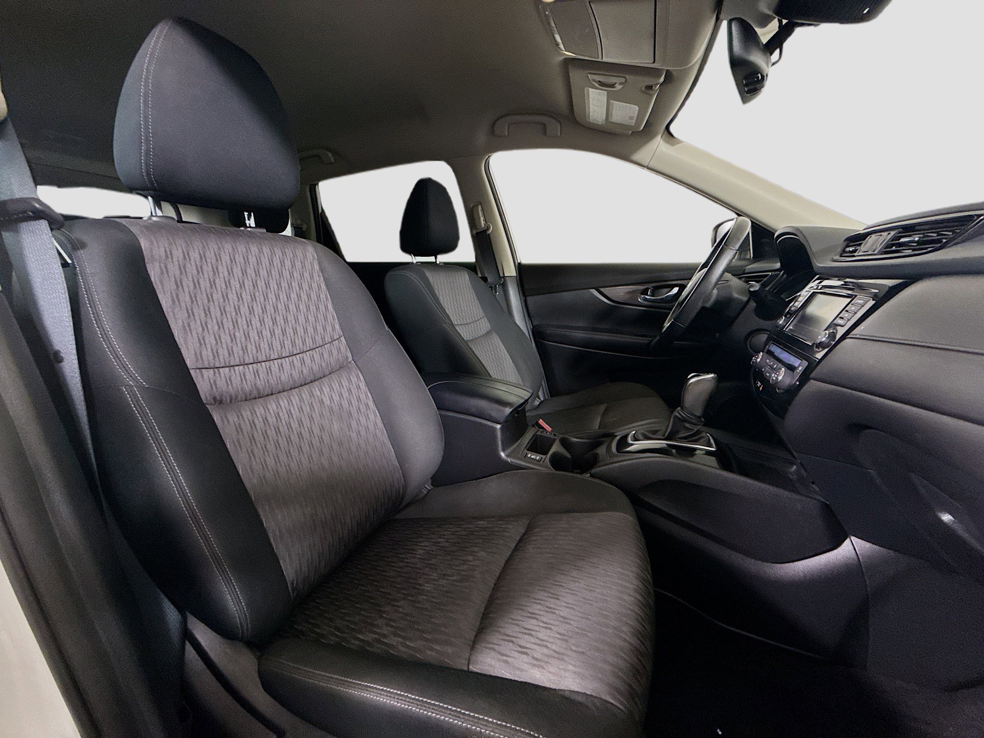 Used 2019 Nissan Rogue SV image 29