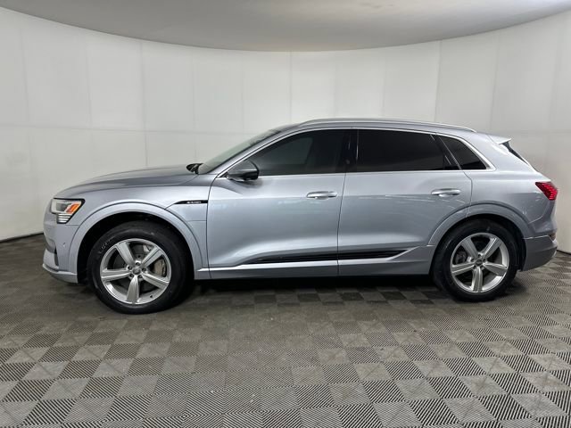 Used 2019 Audi e-tron Prestige w/ Prestige Package image 6