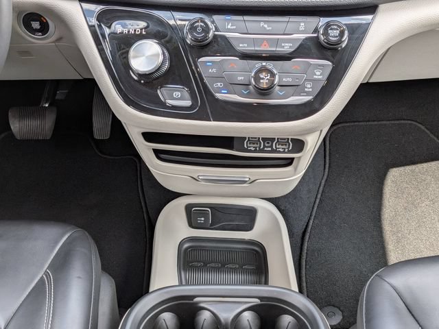 Used 2023 Chrysler Pacifica Touring-L FWD image 18