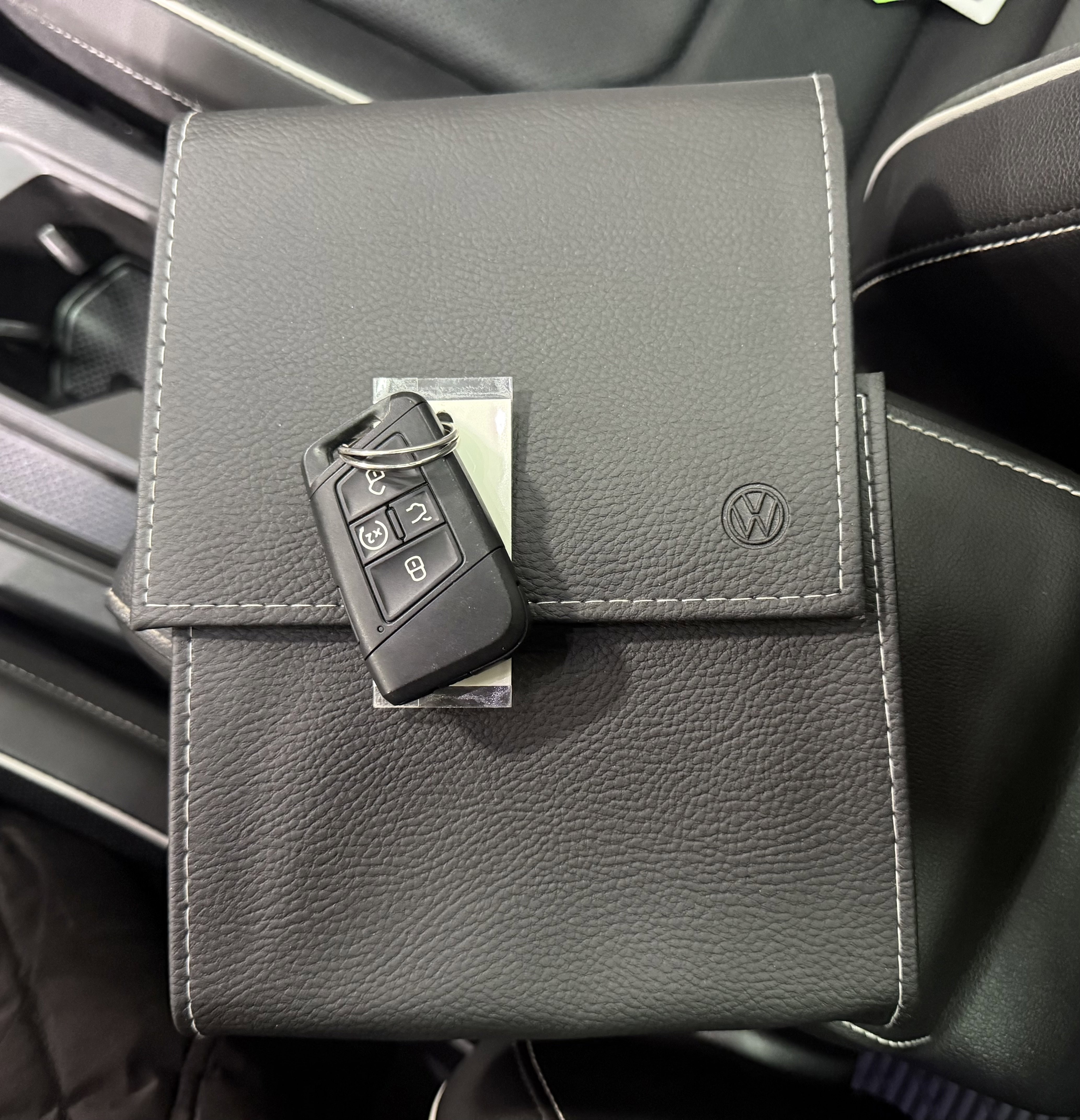 Used 2022 Volkswagen Tiguan SEL R-Line image 27