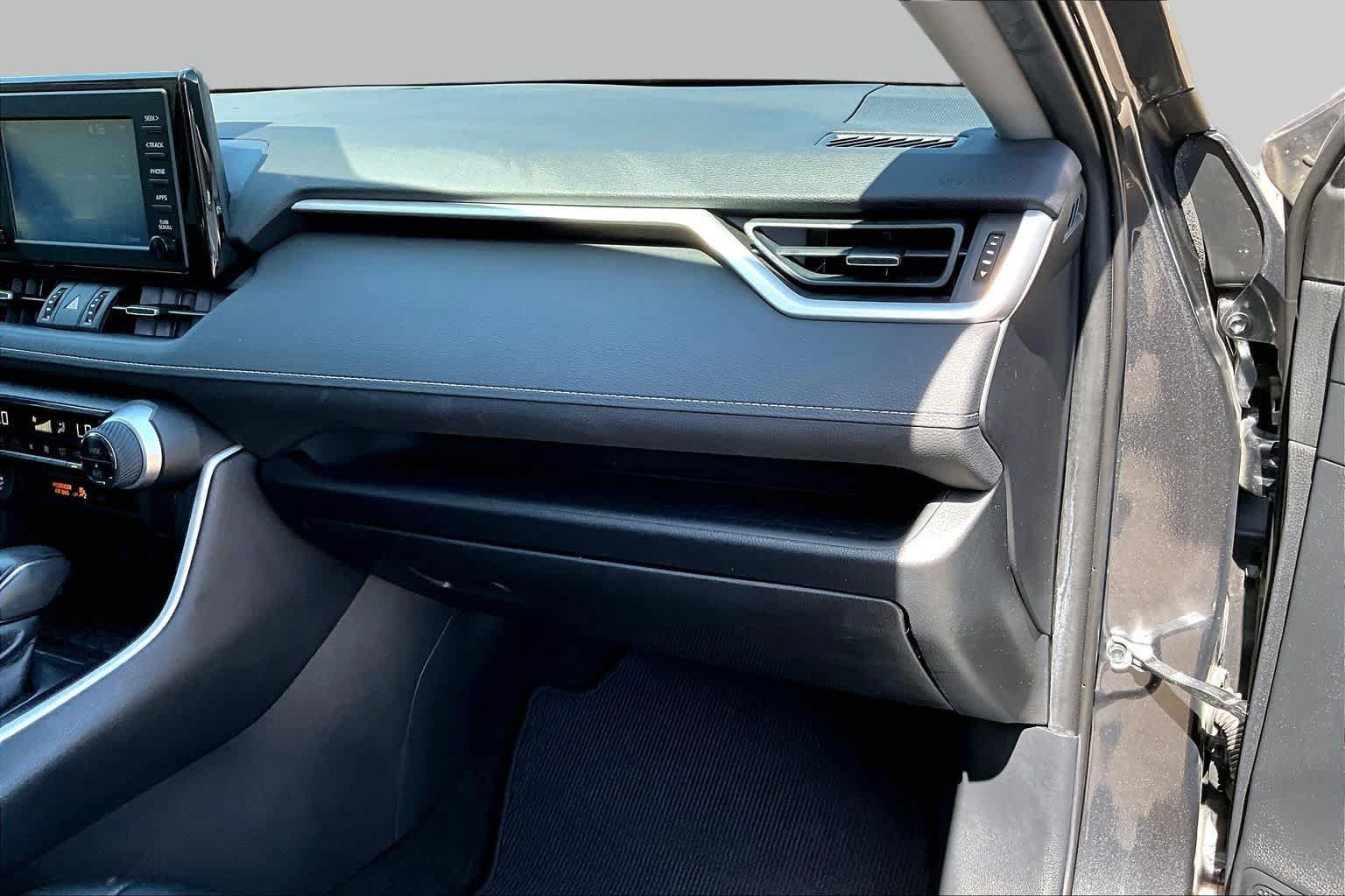 Used 2019 Toyota RAV4 XLE Premium FWD image 19