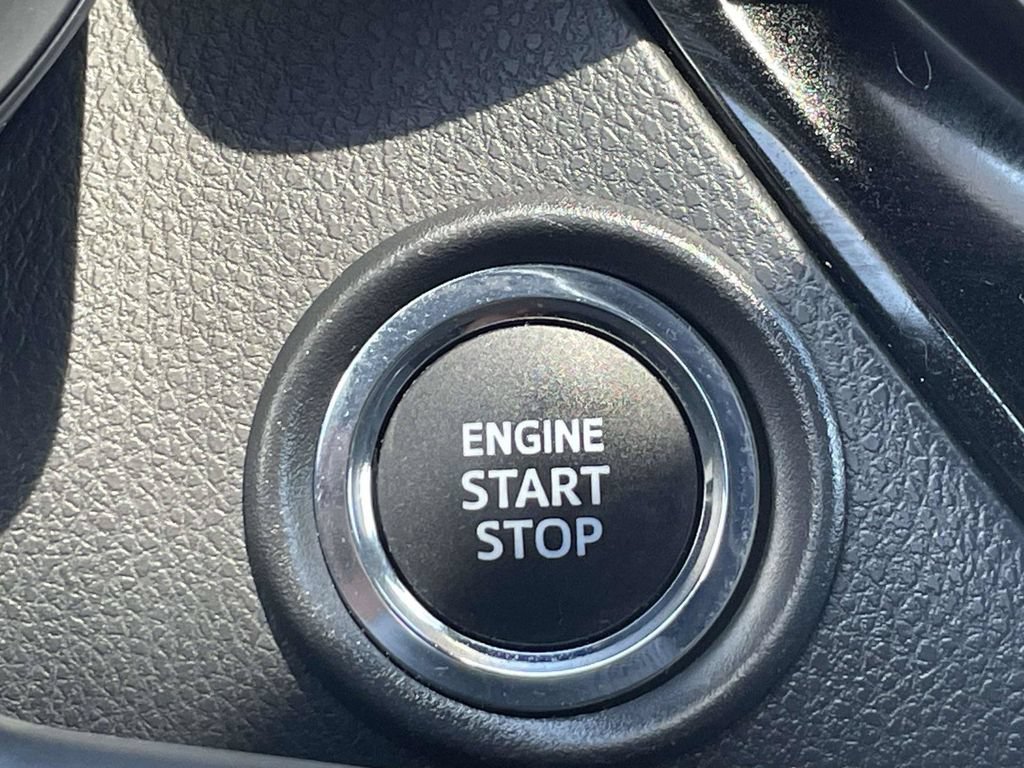 Used 2022 Toyota C-HR XLE FWD image 30