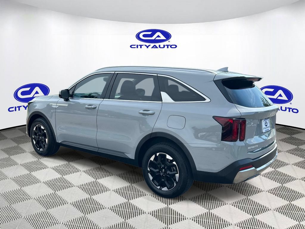 Used 2025 Kia Sorento S FWD image 7