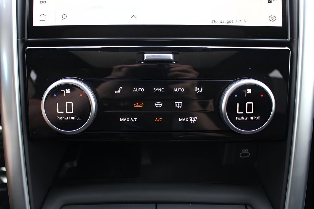 New 2025 Land Rover Discovery Dynamic SE image 25