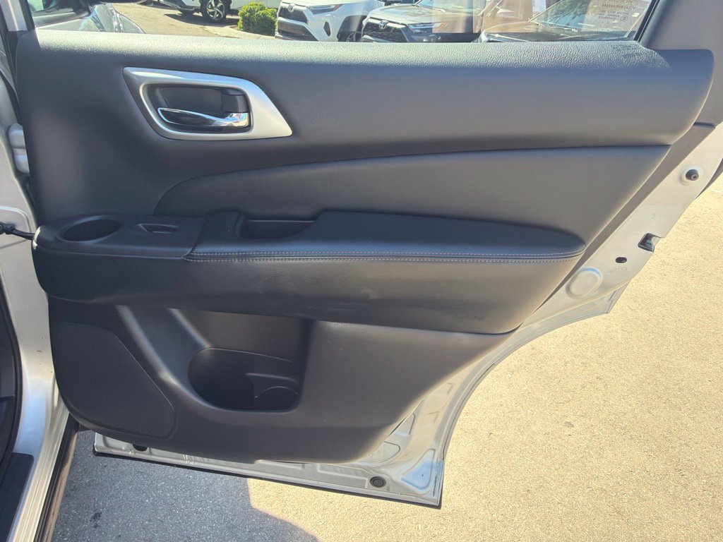 Used 2017 Nissan Pathfinder SL w/ SL Premium Package AWD/4WD image 12