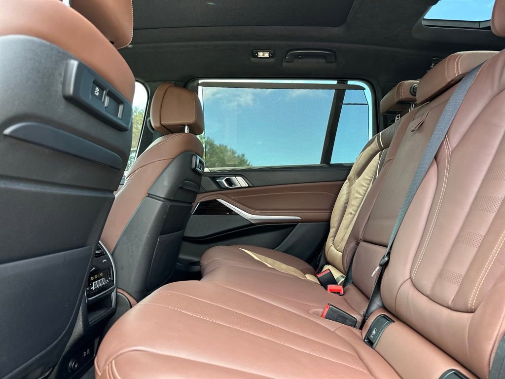 Used 2021 BMW X7 xDrive40i w/ M Sport Package AWD/4WD image 19