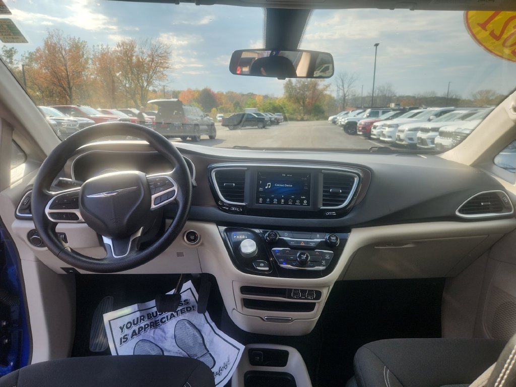 Used 2021 Chrysler Voyager LX FWD image 26