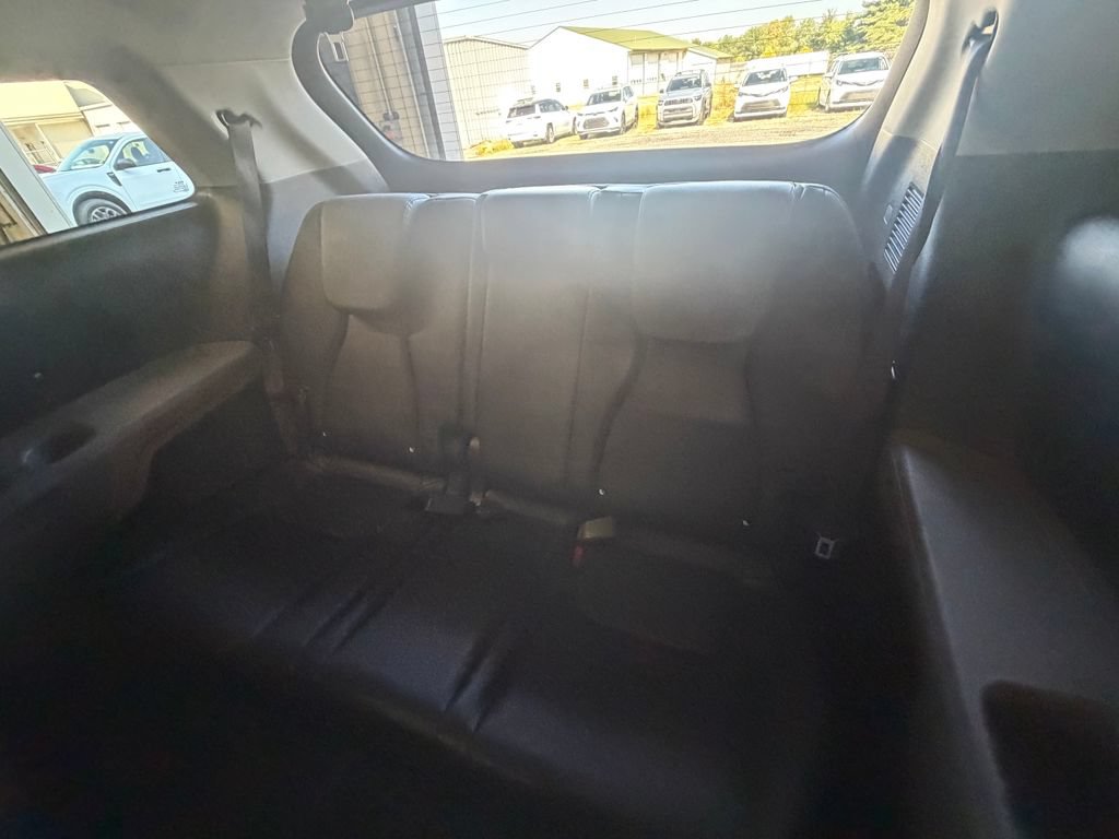 Used 2025 Kia Carnival FWD image 24