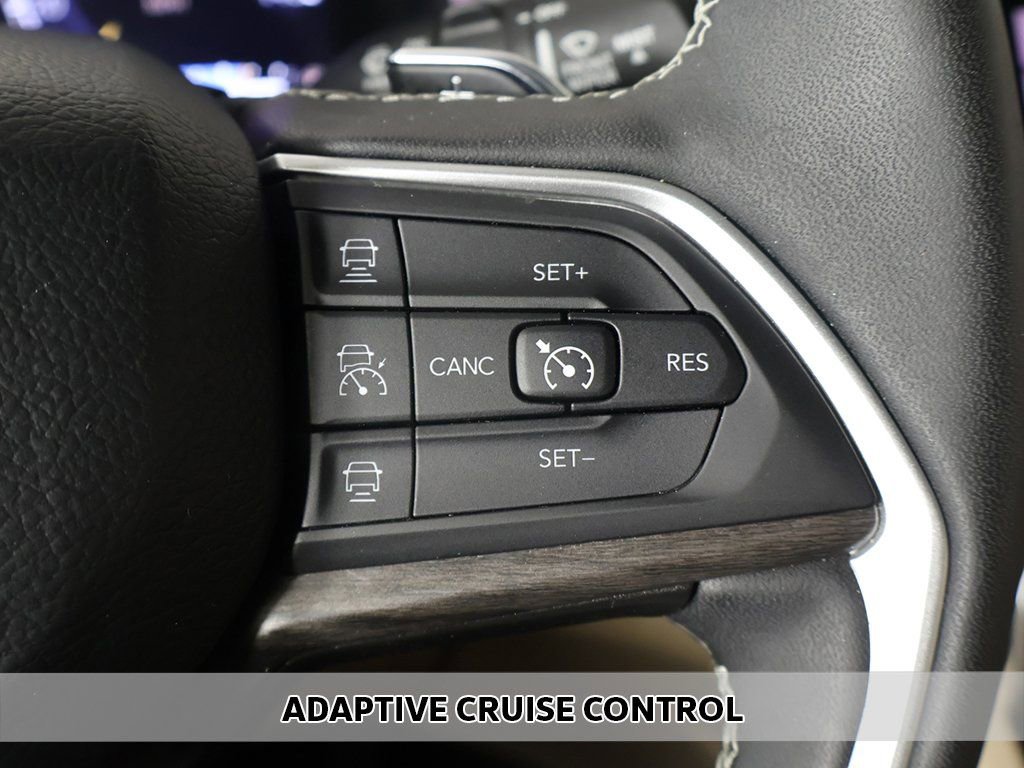 Used 2024 Jeep Grand Cherokee Limited AWD/4WD image 4