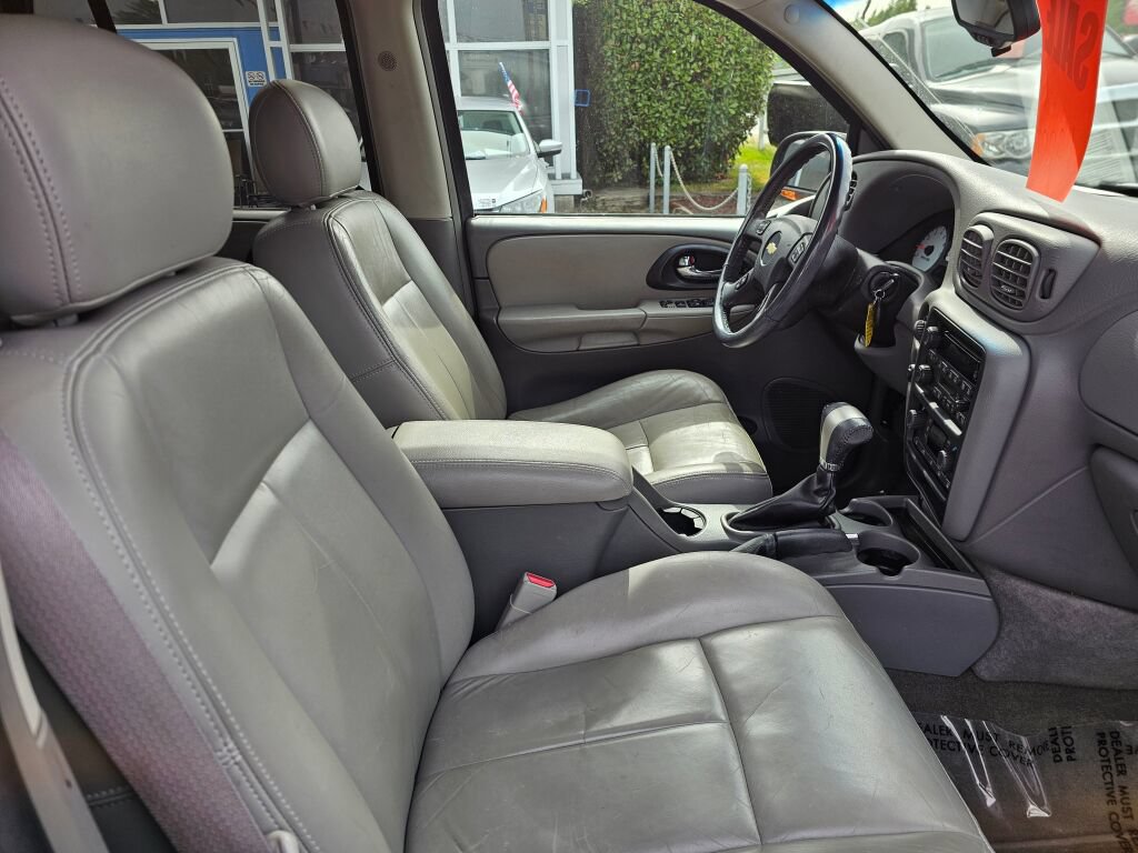 Used 2005 Chevrolet TrailBlazer LT w/ Luxury Package AWD/4WD image 11