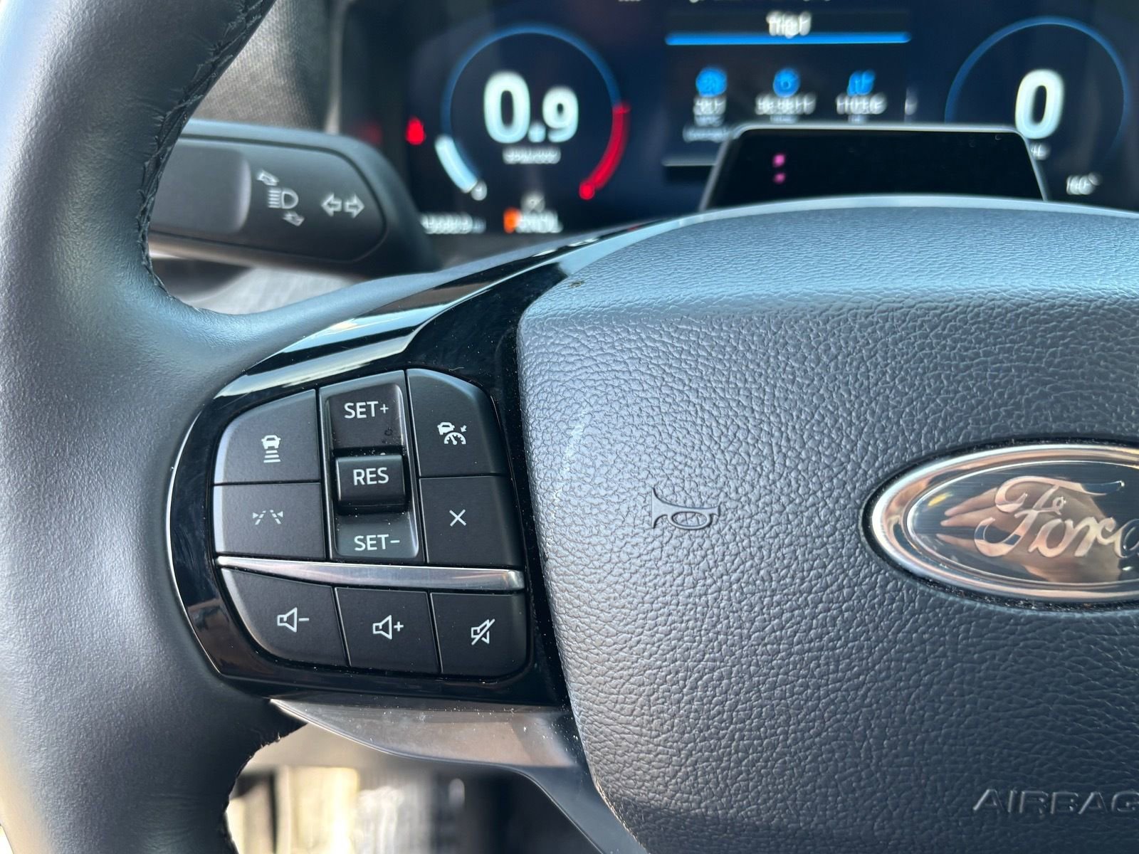 Used 2025 Ford Explorer Platinum w/ LUX Leather Package image 31