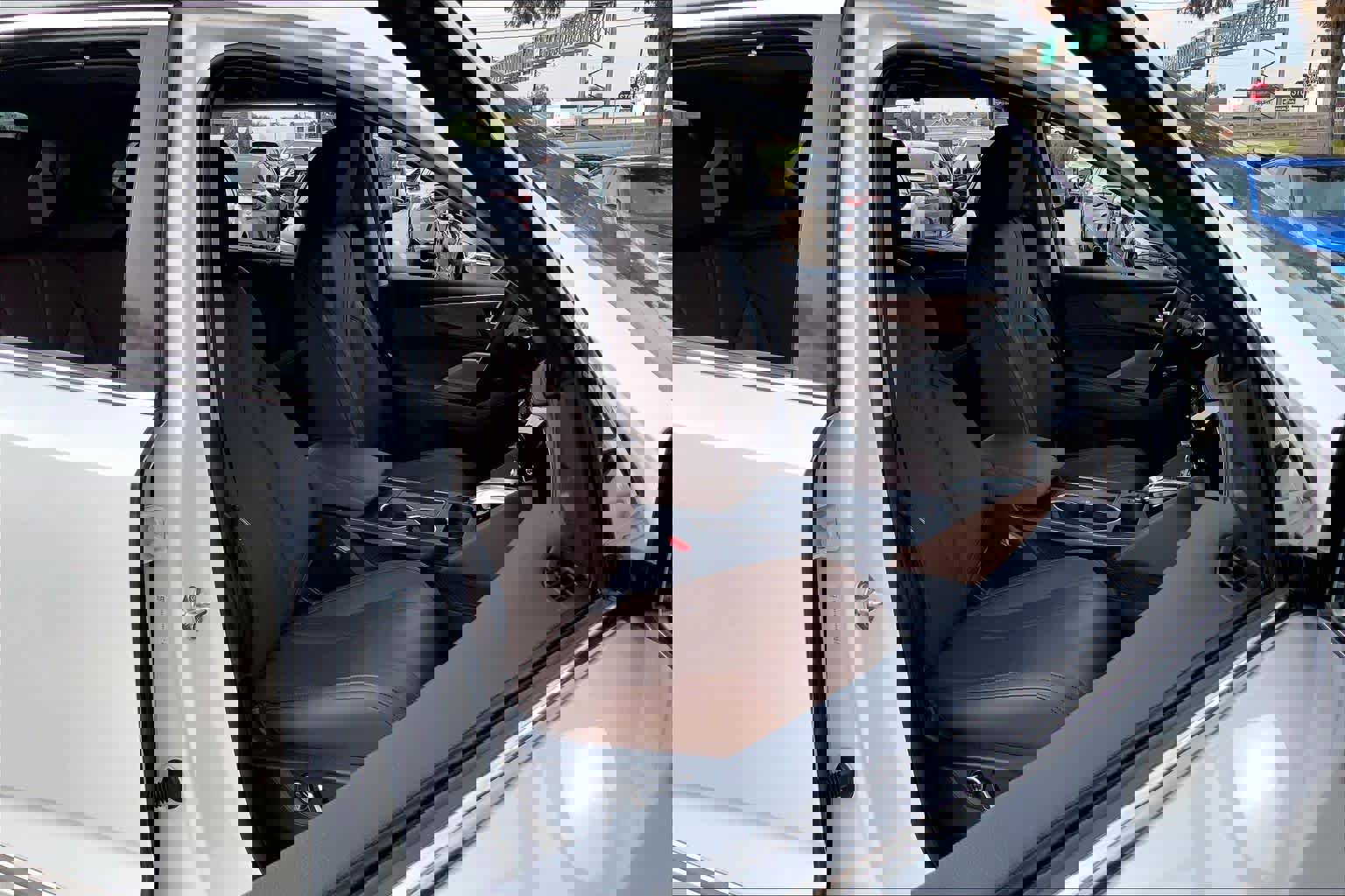 Certified 2025 Acura MDX SH-AWD w/ Technology Package image 8