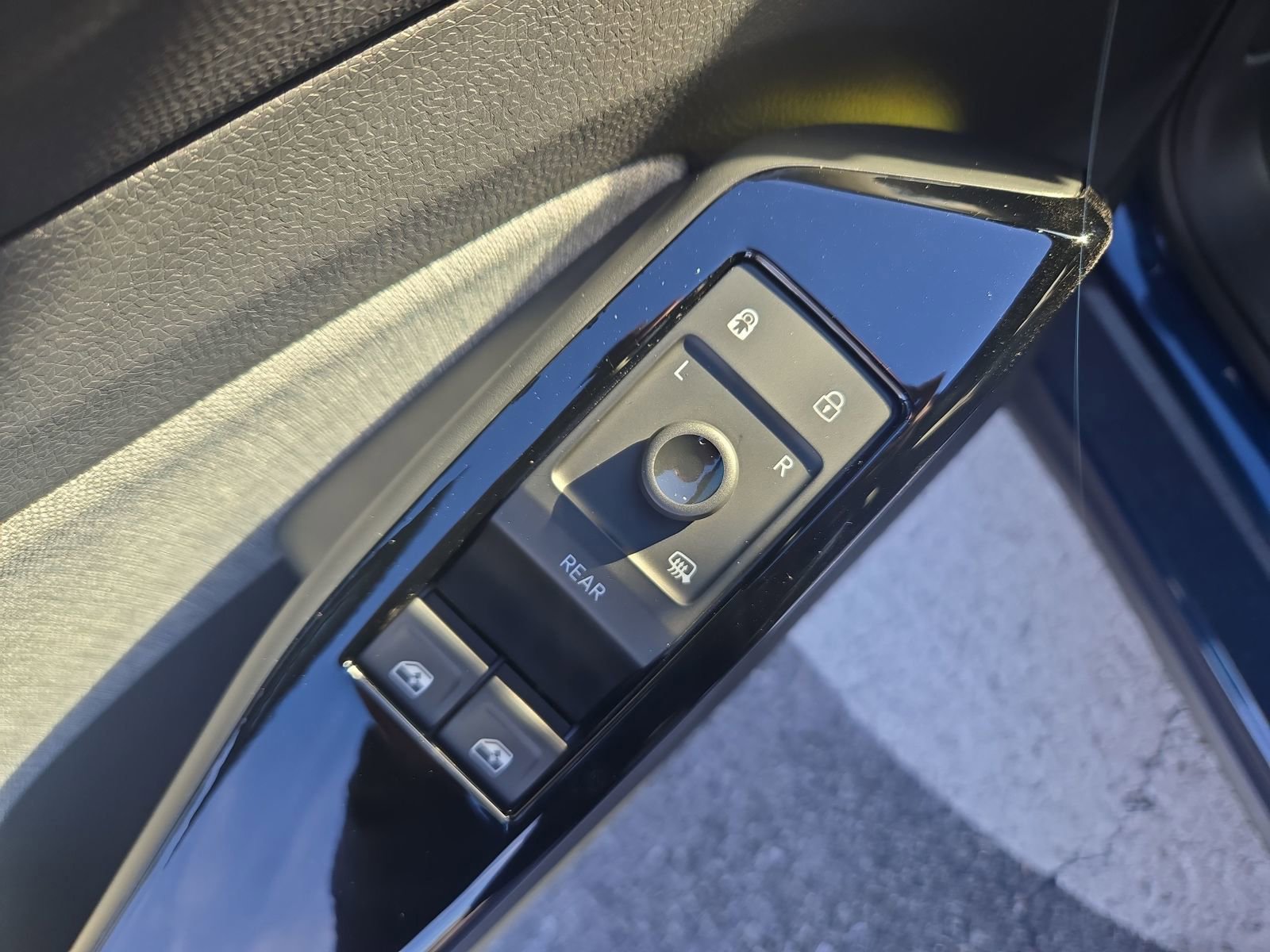 Certified 2023 Volkswagen ID.4 2WD image 12