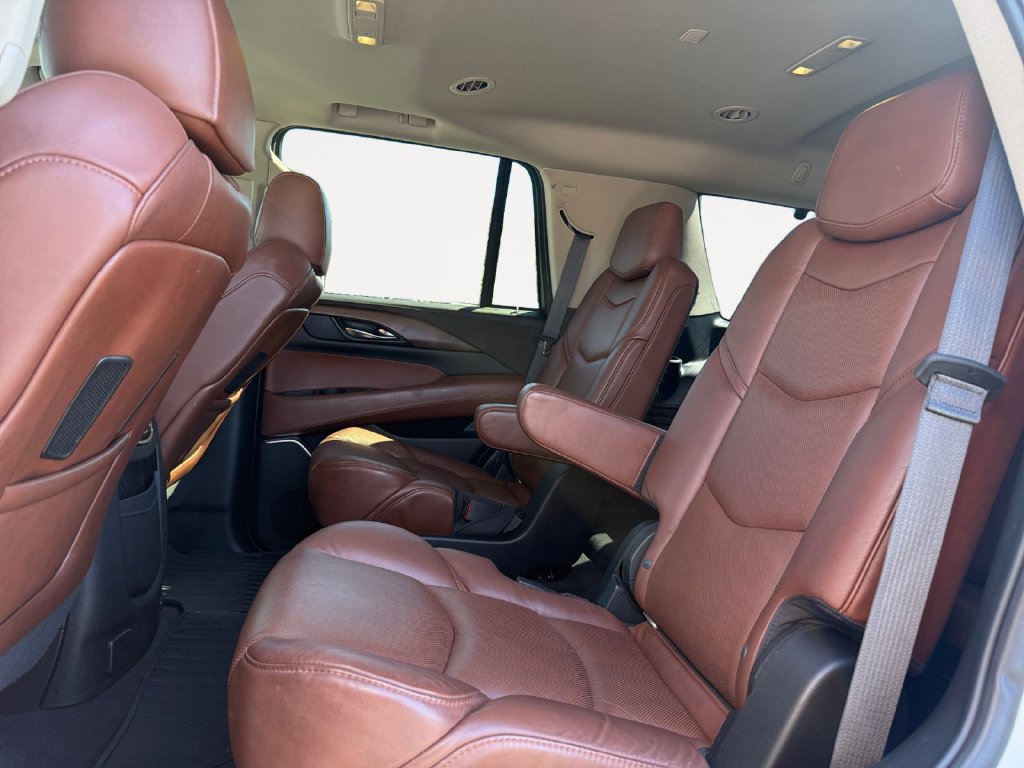 Used 2020 Cadillac Escalade Luxury RWD image 13
