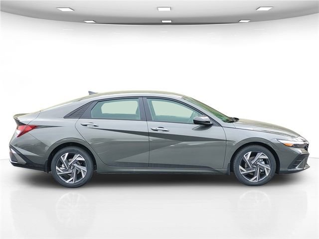 New 2025 Hyundai Elantra SEL FWD image 11