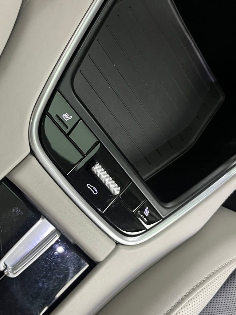 Used 2019 Porsche Panamera 4 image 32