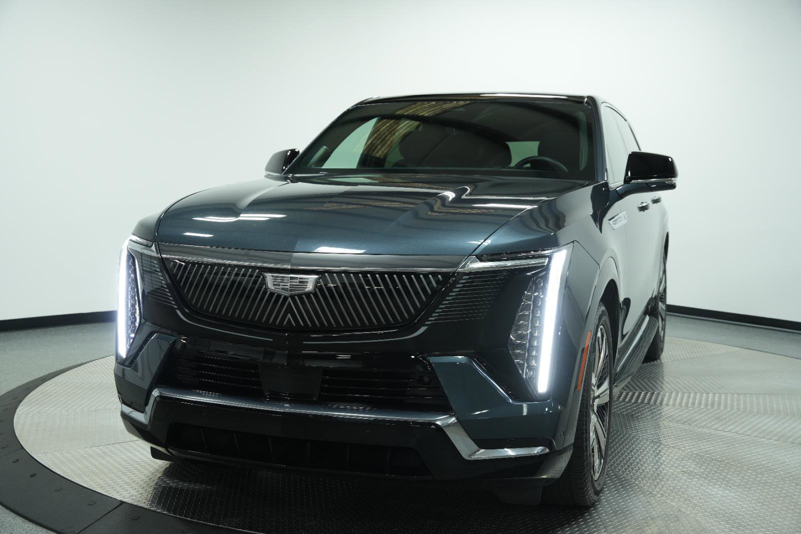 Used 2025 Cadillac Escalade IQ Luxury 2 w/ LPO, Premium Carpet Package image 3