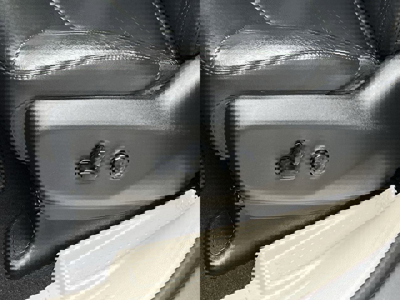 Used 2017 Chrysler Pacifica Touring-L image 15