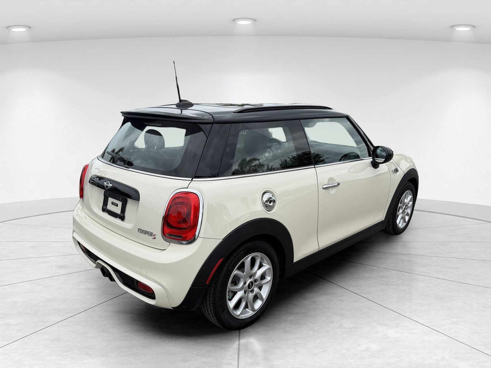 Used 2017 MINI Cooper S FWD image 4