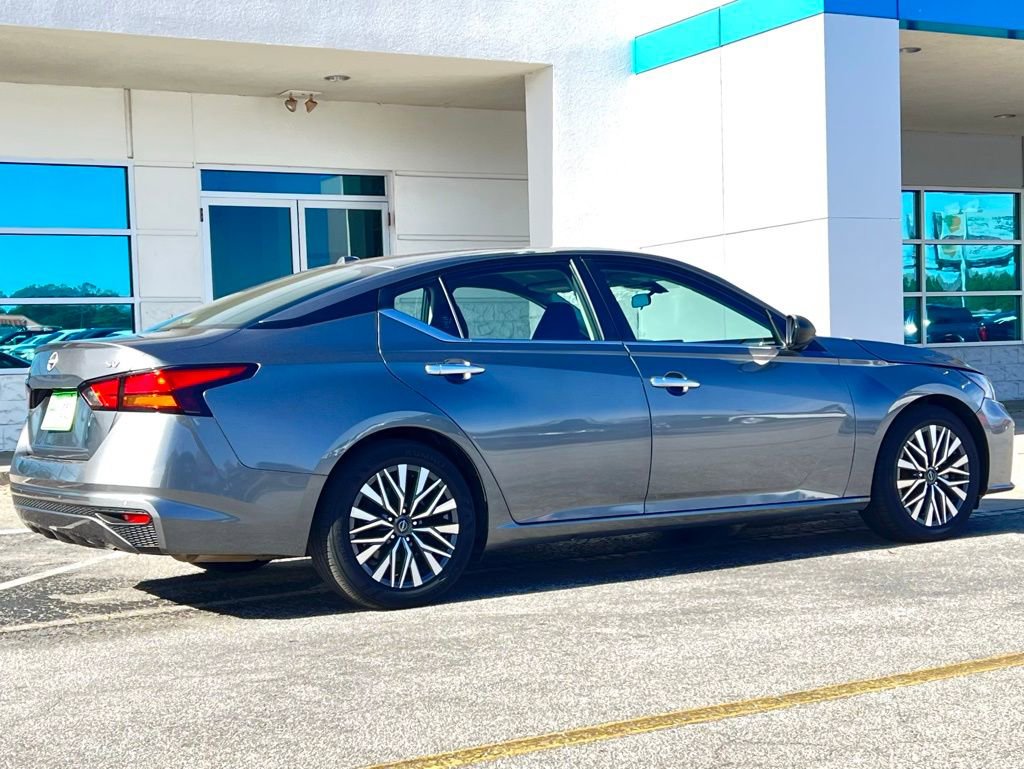 Used 2024 Nissan Altima 2.5 SV image 4