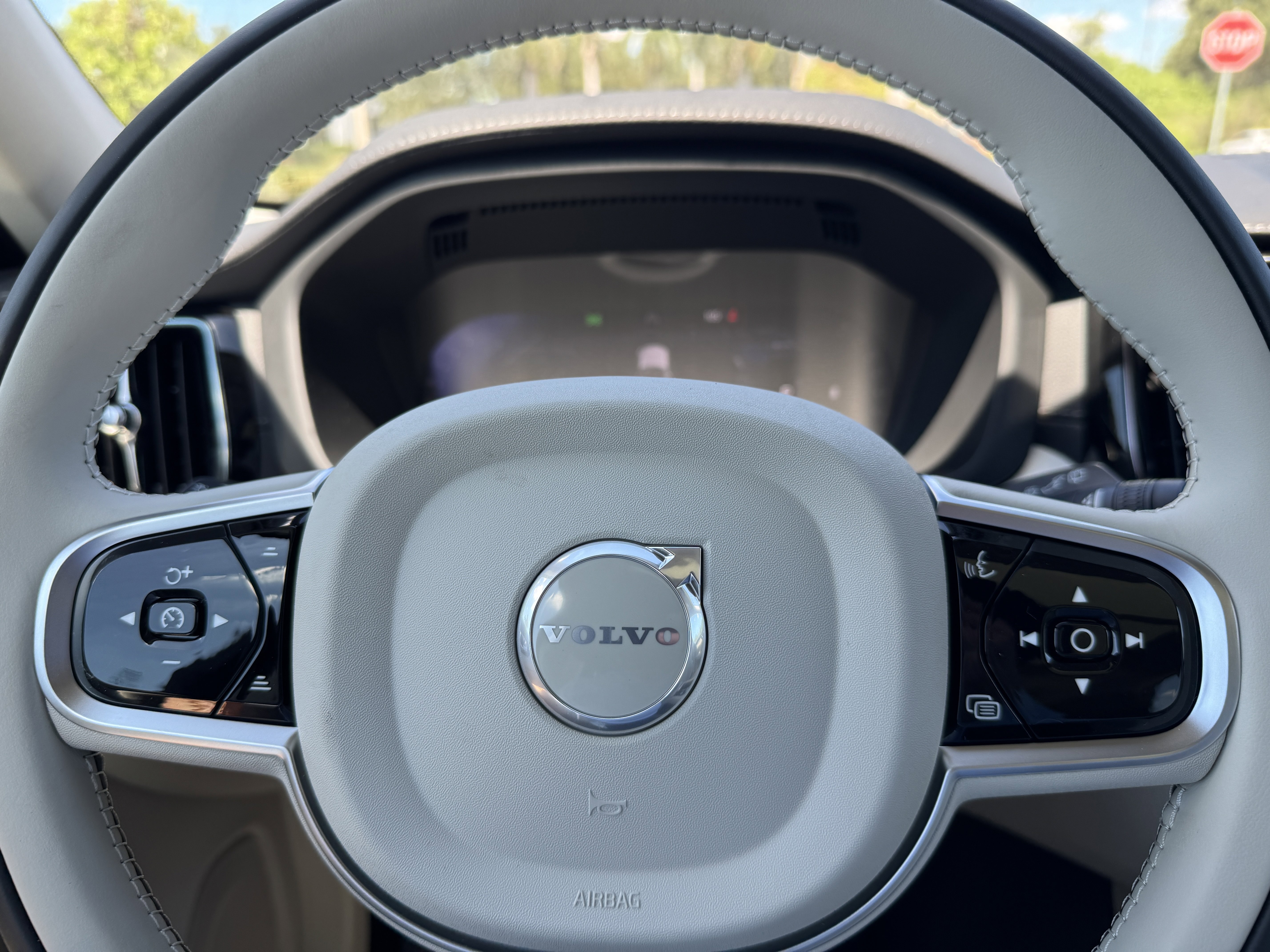 New 2026 Volvo XC60 B5 Ultra w/ Protection Package image 29