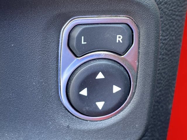 Used 2022 Jeep Wrangler Unlimited Sahara w/ Cold Weather Group AWD/4WD image 17