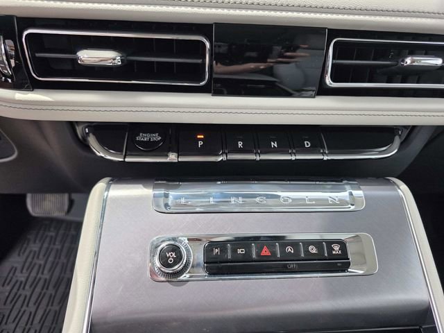 New 2025 Lincoln Aviator 2WD w/ Jet Appearance Package image 10