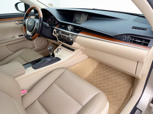 Used 2015 Lexus ES 300h w/ Navigation System Package FWD image 32