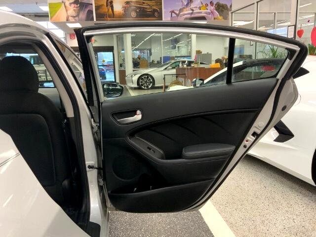 Used 2017 Kia Forte LX image 29