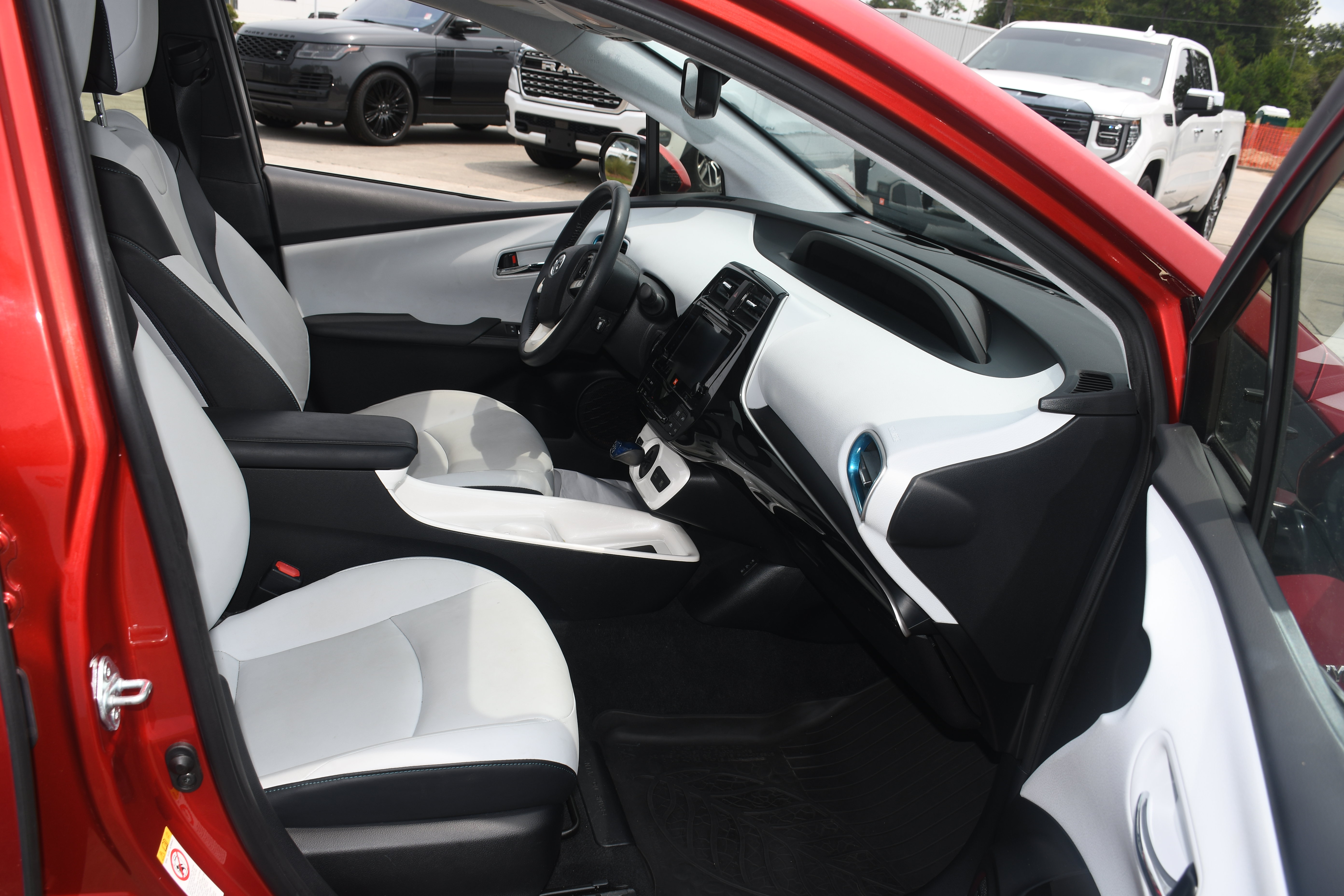 Used 2017 Toyota Prius Four FWD image 21