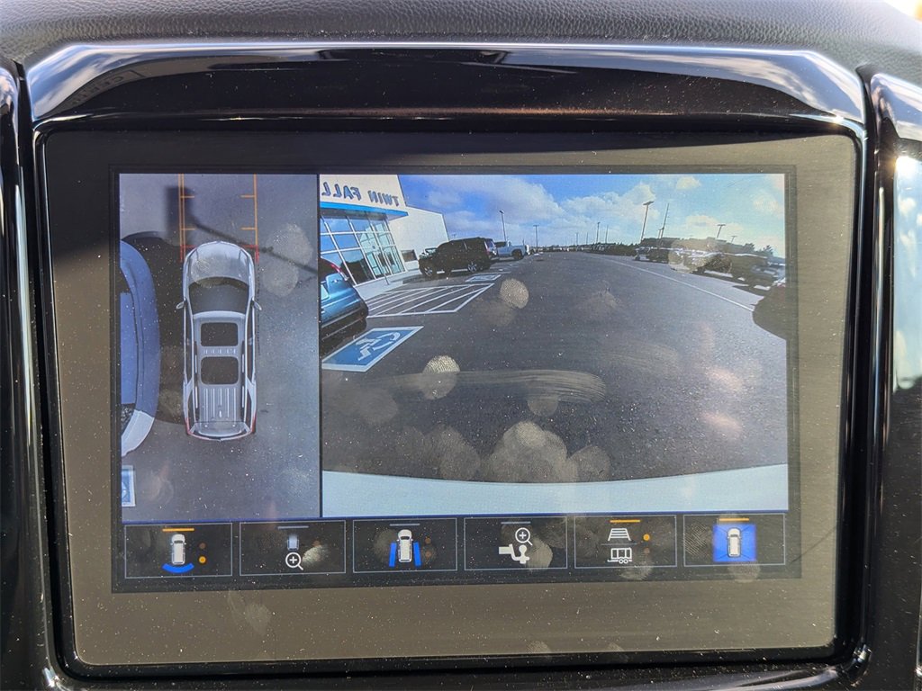 Used 2023 Chevrolet Traverse High Country w/ LPO, 'HIT The Road' Package image 23