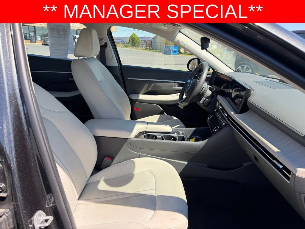 Used 2025 Hyundai Sonata SEL FWD image 31