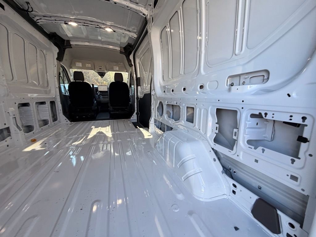 New 2026 Ford Transit 250 148 Medium Roof image 17