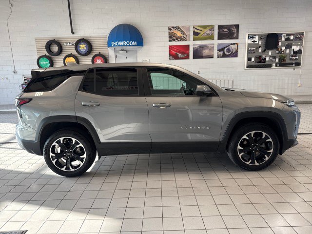 Used 2025 Chevrolet Equinox LT w/ Safety and Technology Package FWD image 2