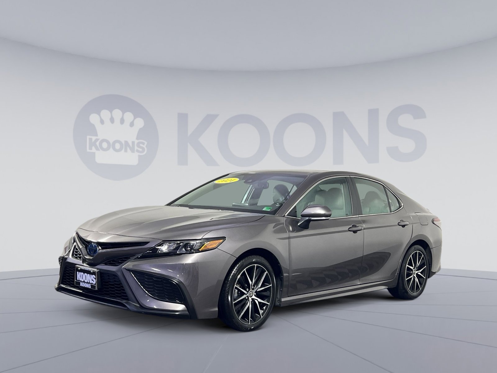 Used 2024 Toyota Camry SE image 1