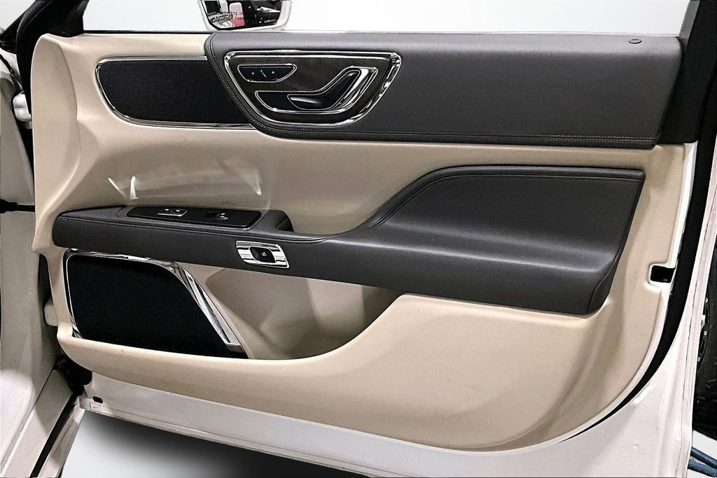 Used 2019 Lincoln Continental Select w/ Continental Climate Package image 27