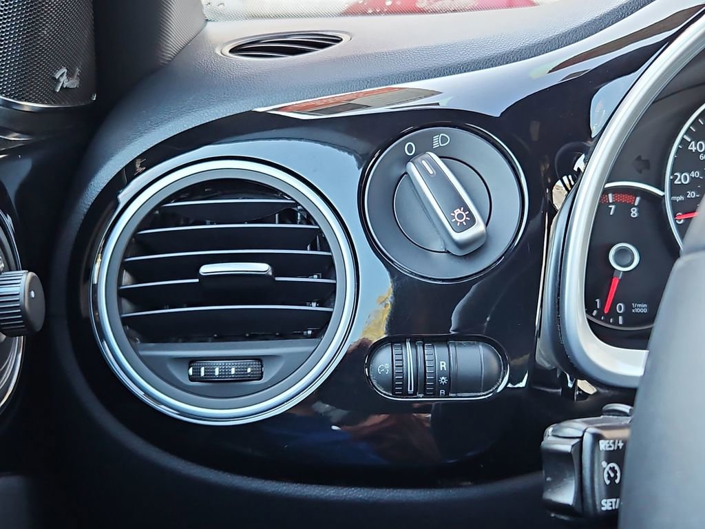 Used 2012 Volkswagen Beetle 2.5 image 14