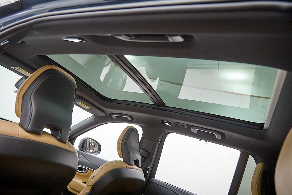 Certified 2023 Volvo XC90 T8 Ultimate w/ Protection Package Premier image 23